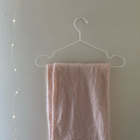 AKIRA Blush Pink Scarf - Picture 4 of 8